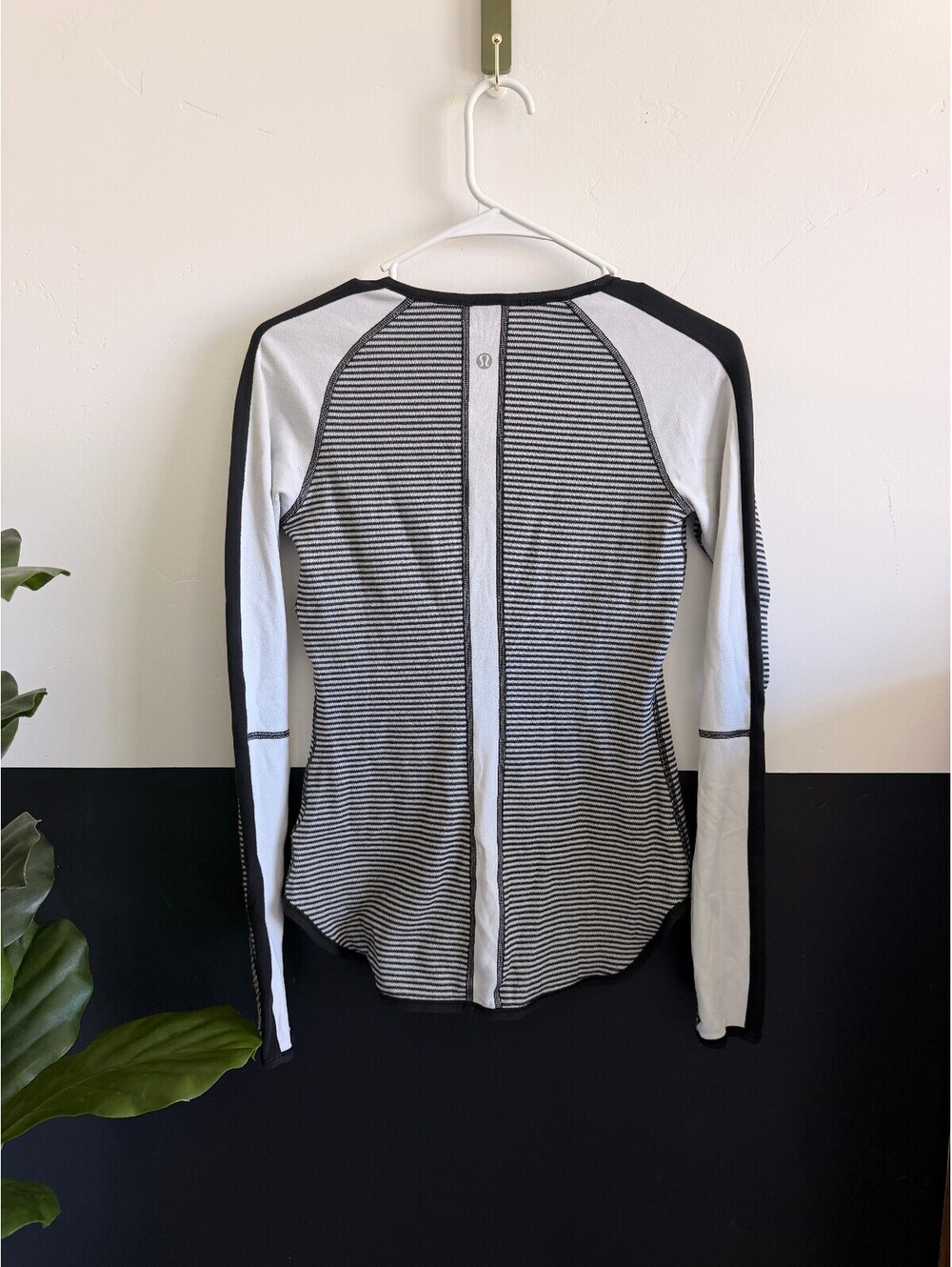 Lululemon Runder Under Long Sleeve - Picture 2 of 4